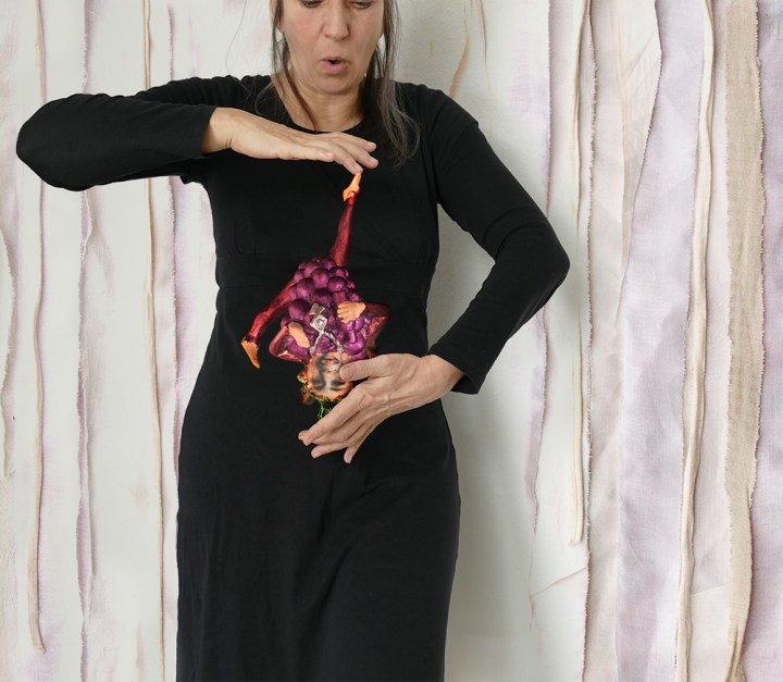 Die kleine Frau tanzt